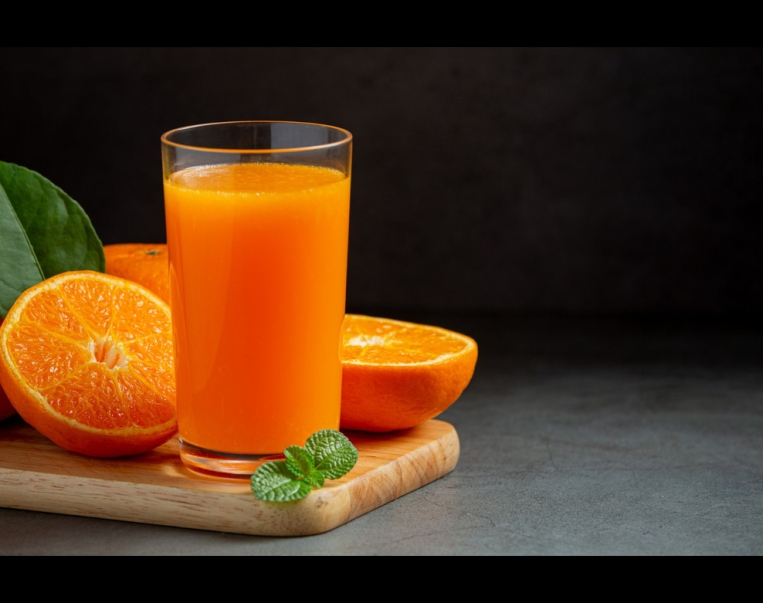 fresh-orange-juice-glass-dark-background (1)